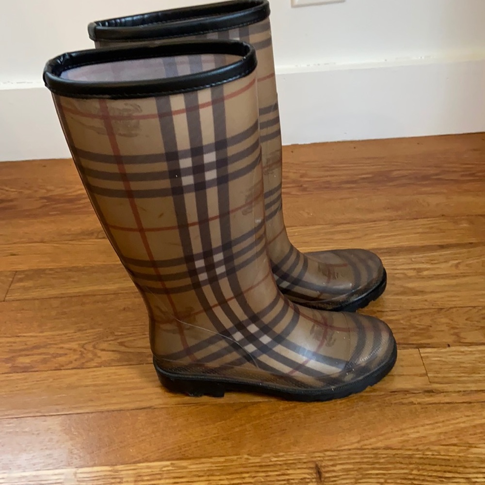 Burberry Rain/ Snow Boots Size 37